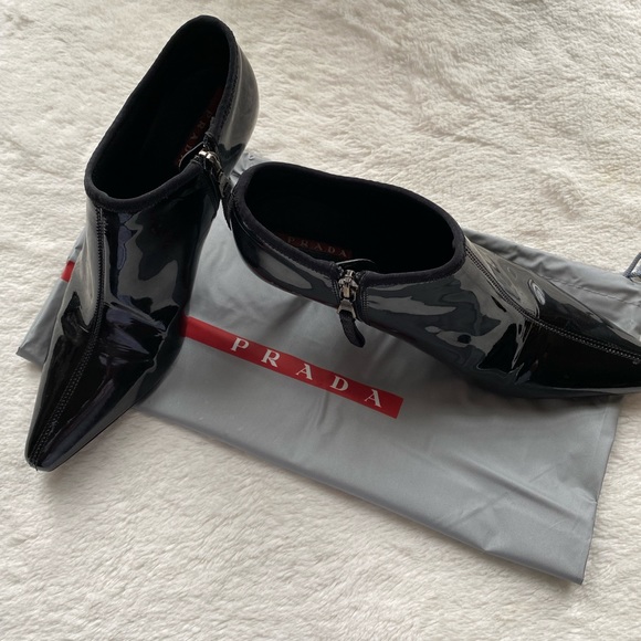 Prada black patent ankle boots w/side zipper - Picture 3 of 6